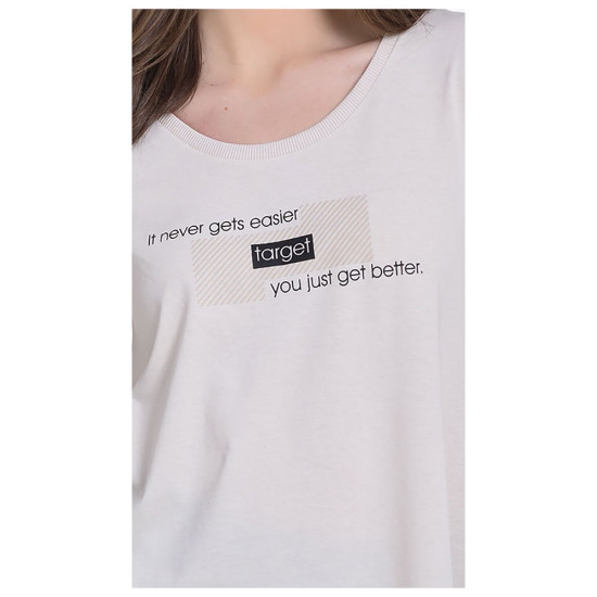 Target Γυναικεία κοντομάνικη μπλούζα T-Shirt Asymmetric Hem Single Jersey "Better" Target Γυναικεία κοντομάνικη μπλούζα T-Shirt Asymmetric Hem Single Jersey "Better"